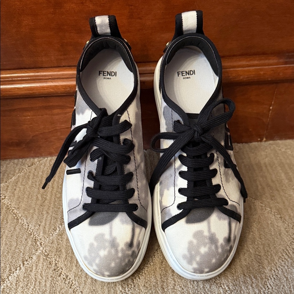Fendi Monochrome Lace-Up Sneakers - Picture 3 of 4